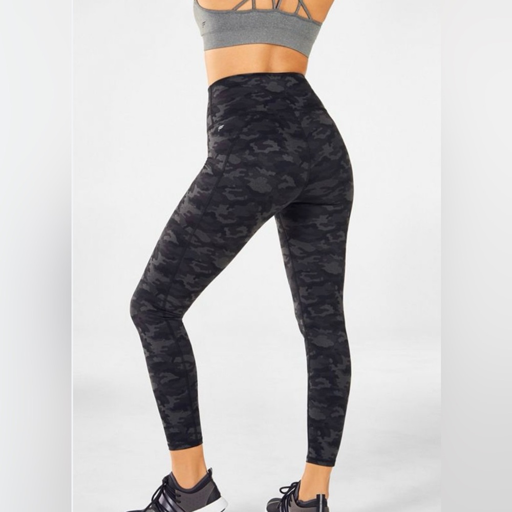 Fabletics Powerhold Black/Gray Camo High Rise Cropped Leggings Sz M Yoga Workout